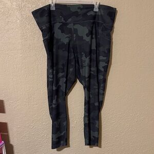 Old Navy Camouflage Leggings - Black and Green